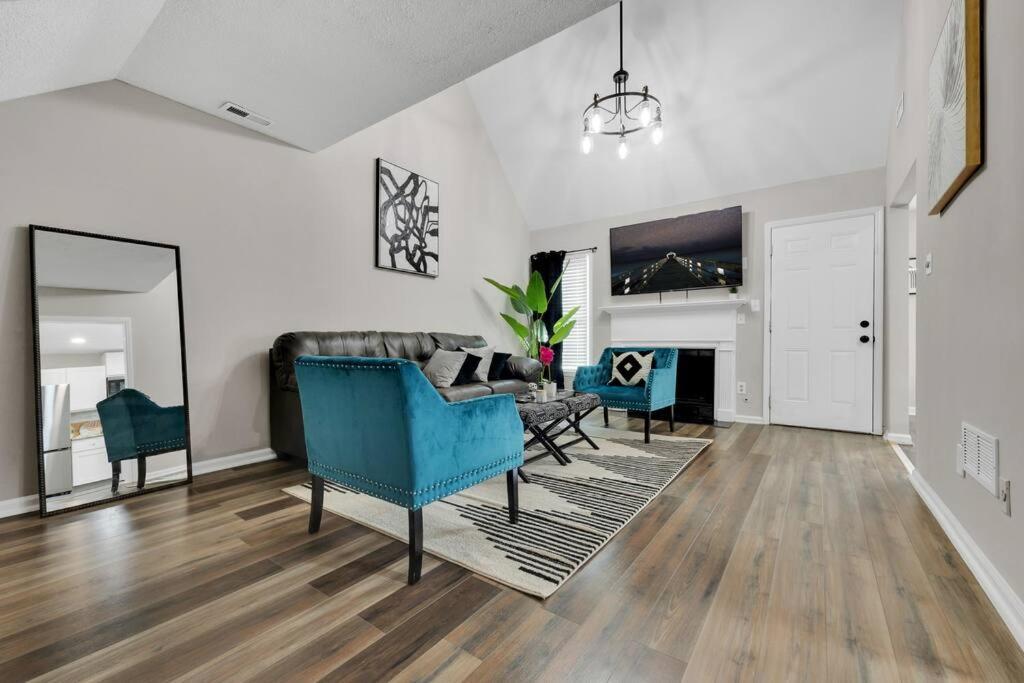 Plush Two Bedroom Retreat. A Home Away From Home! Riverdale Esterno foto