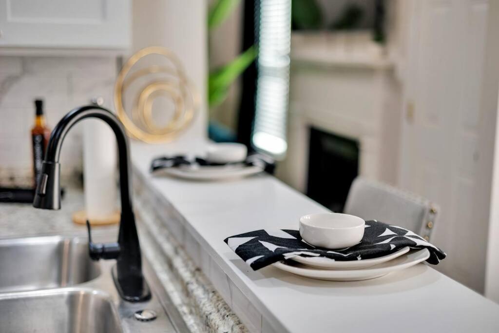 Plush Two Bedroom Retreat. A Home Away From Home! Riverdale Esterno foto