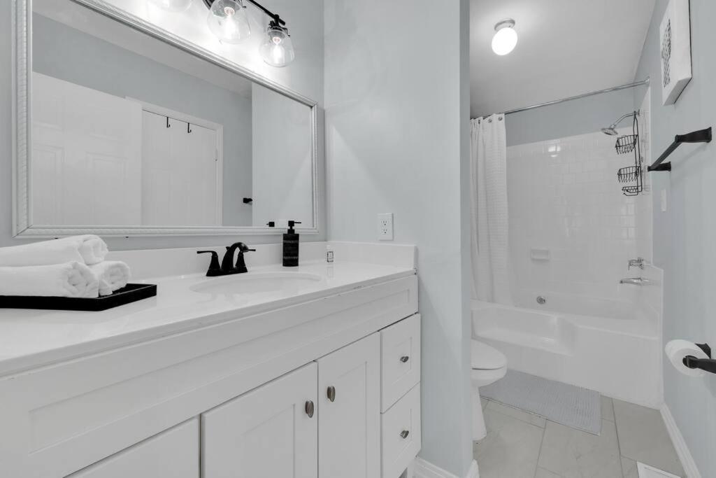 Plush Two Bedroom Retreat. A Home Away From Home! Riverdale Esterno foto